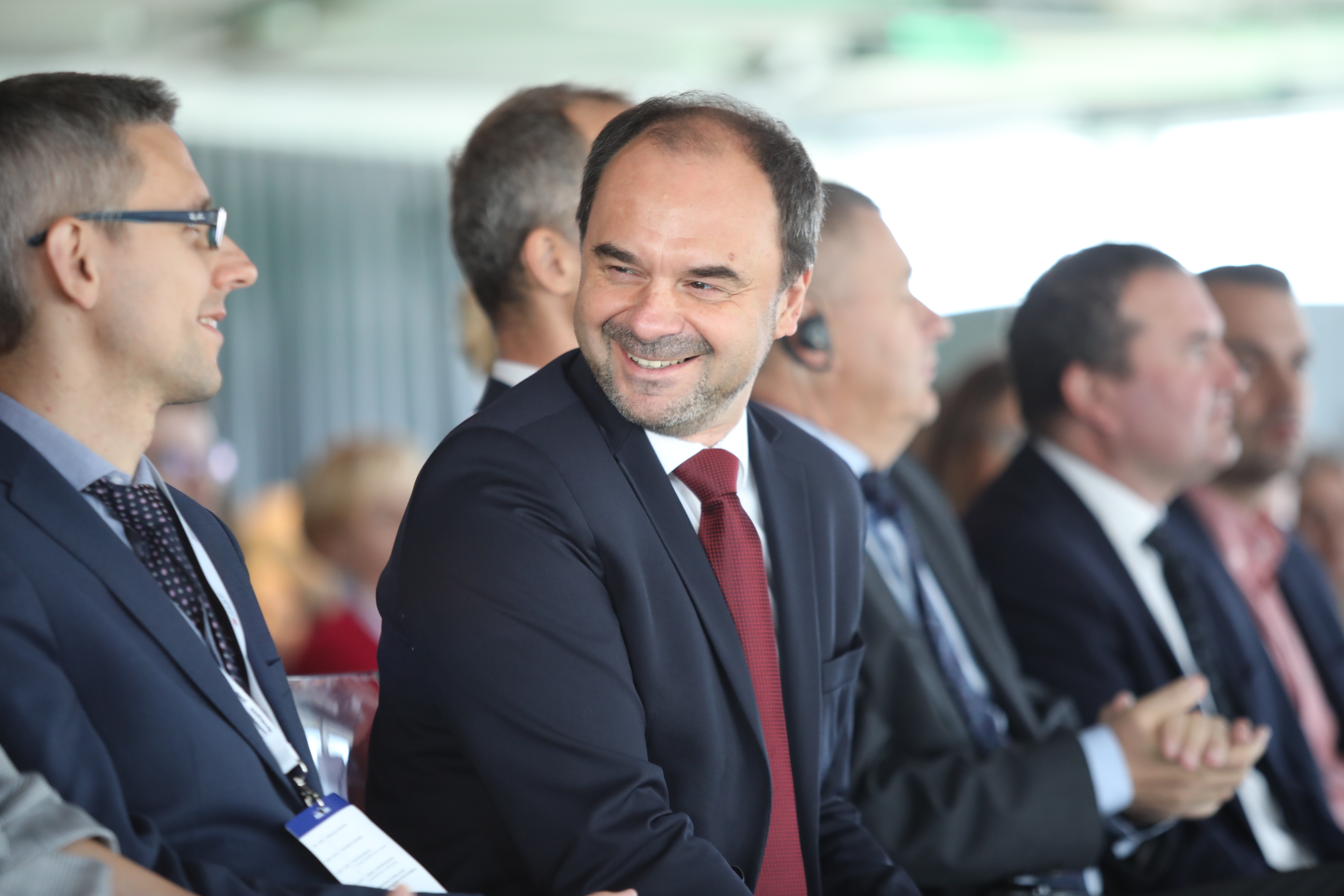 Uczestnicy konferencji otwierającej Fundusze Norweskie w Polsce, a wśr&oacute;d nich Adam Banaszak, zastępca prezesa Polskiej Agencji Rozwoju Przedsiębiorczości