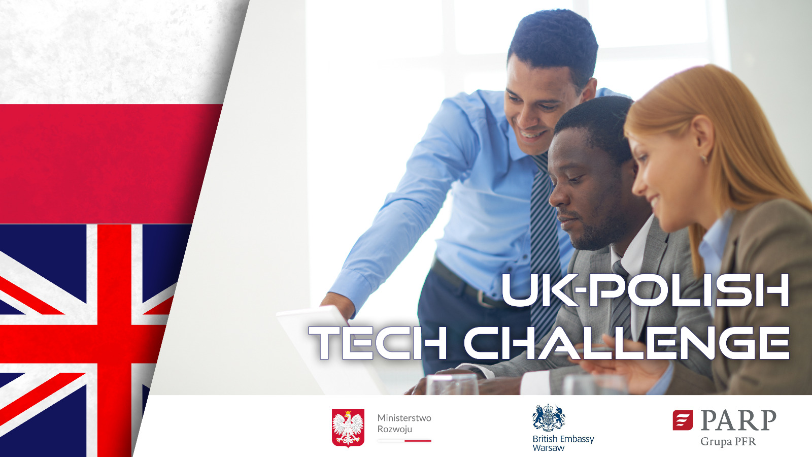 UK-Polish Tech challenge, Tr&oacute;jka młodych ludzi pracujaca na laptopie, Loga: Minoisterstwi Rozwoju, British Embassy Warsaw, PARP Grupa PRF