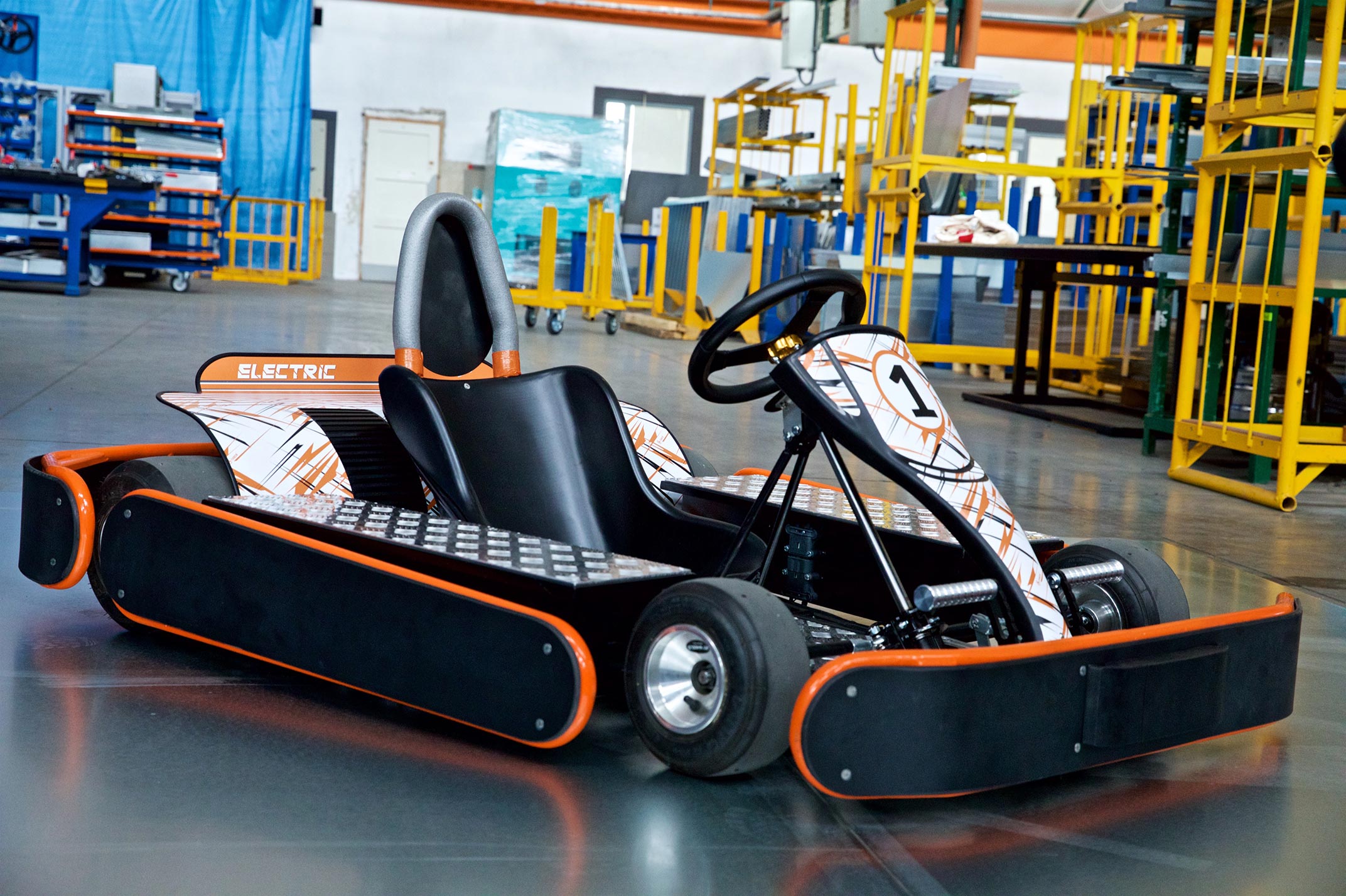 Gokart w hali produkcyjnej