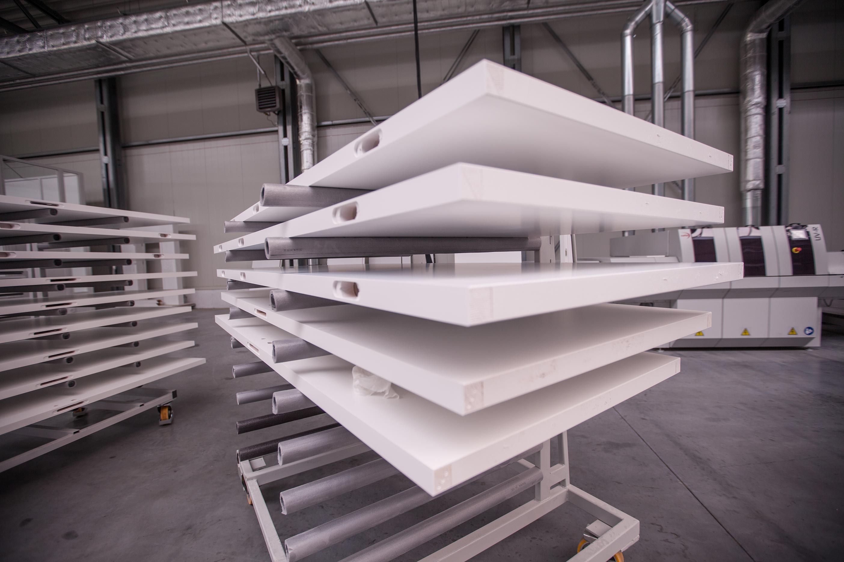 Hala produkcyjna, drzwi na paletach