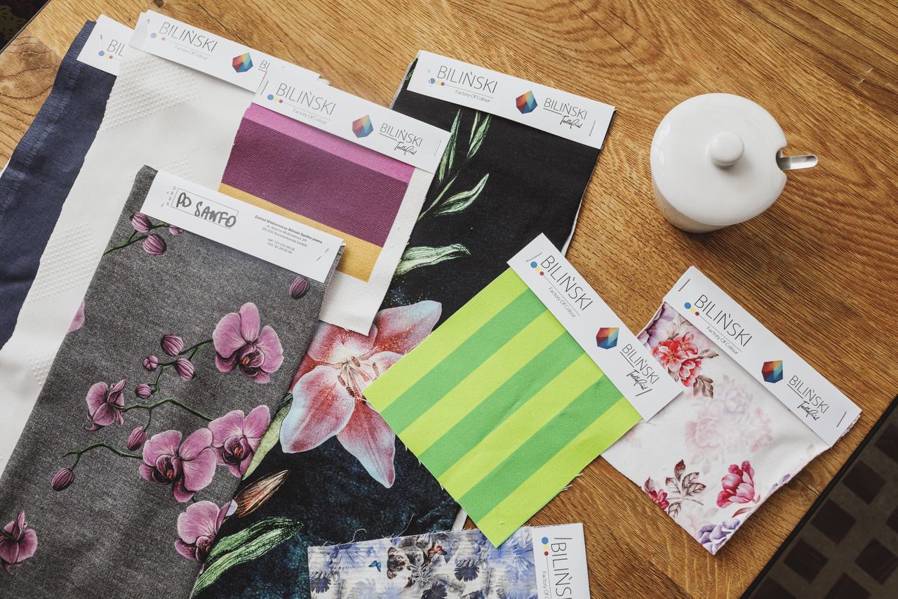 Skrawki kolorowyh materiał&oacute;w