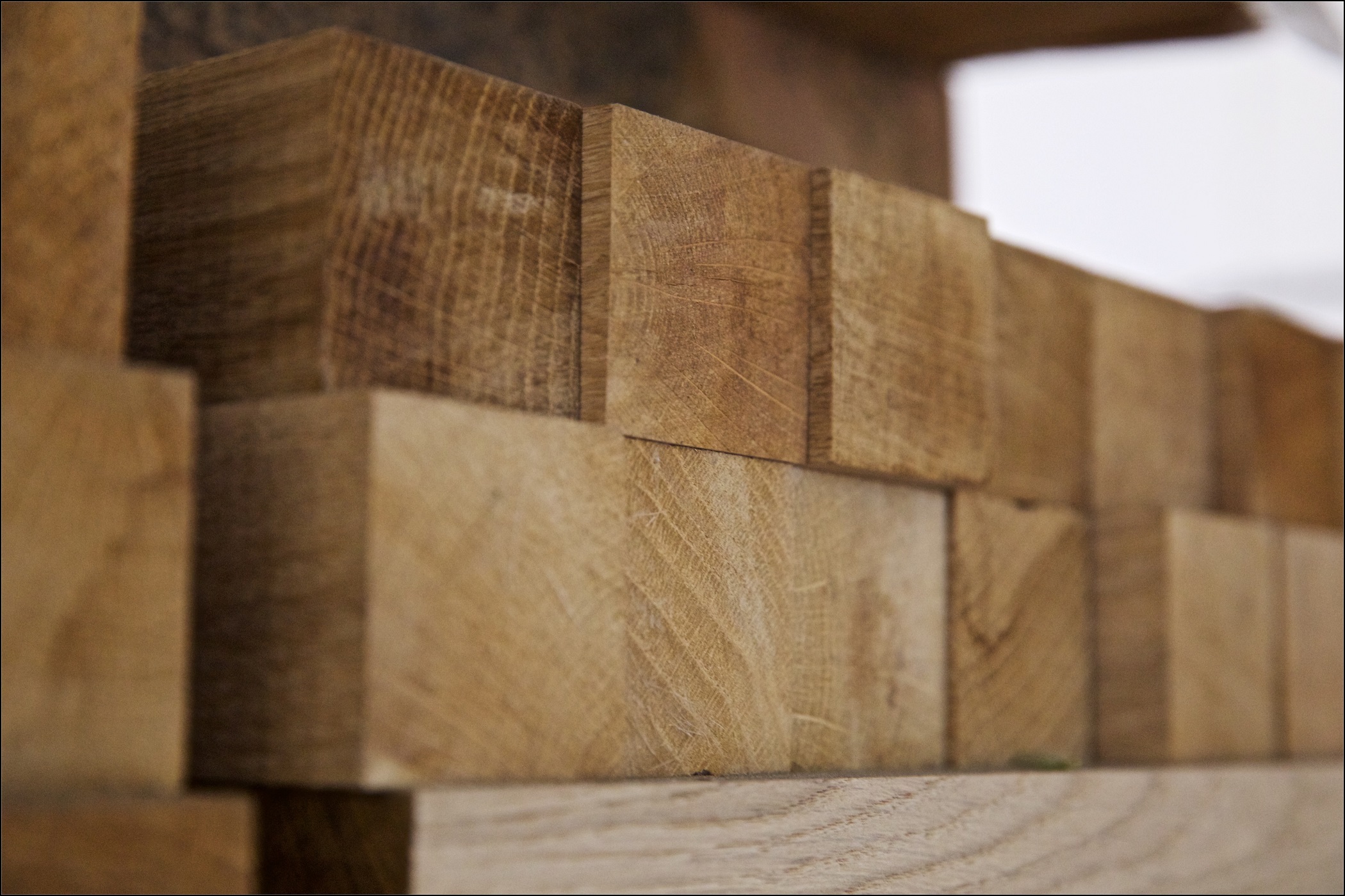 Zbliżenie na belki drewna