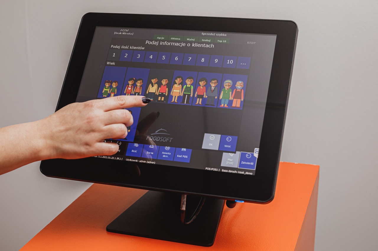 Ekran komputera otwarty na stronie