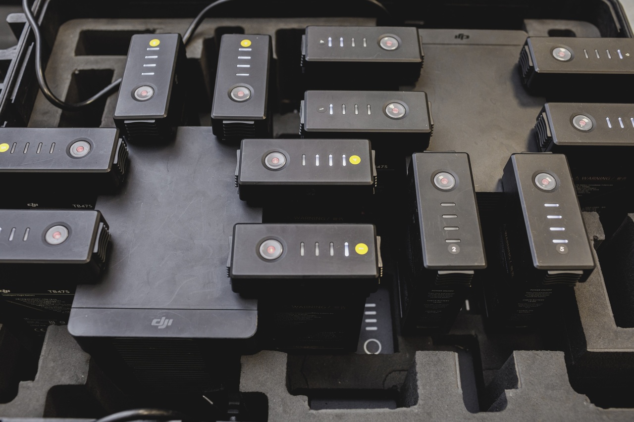 Czarne kwałaki urządzenia