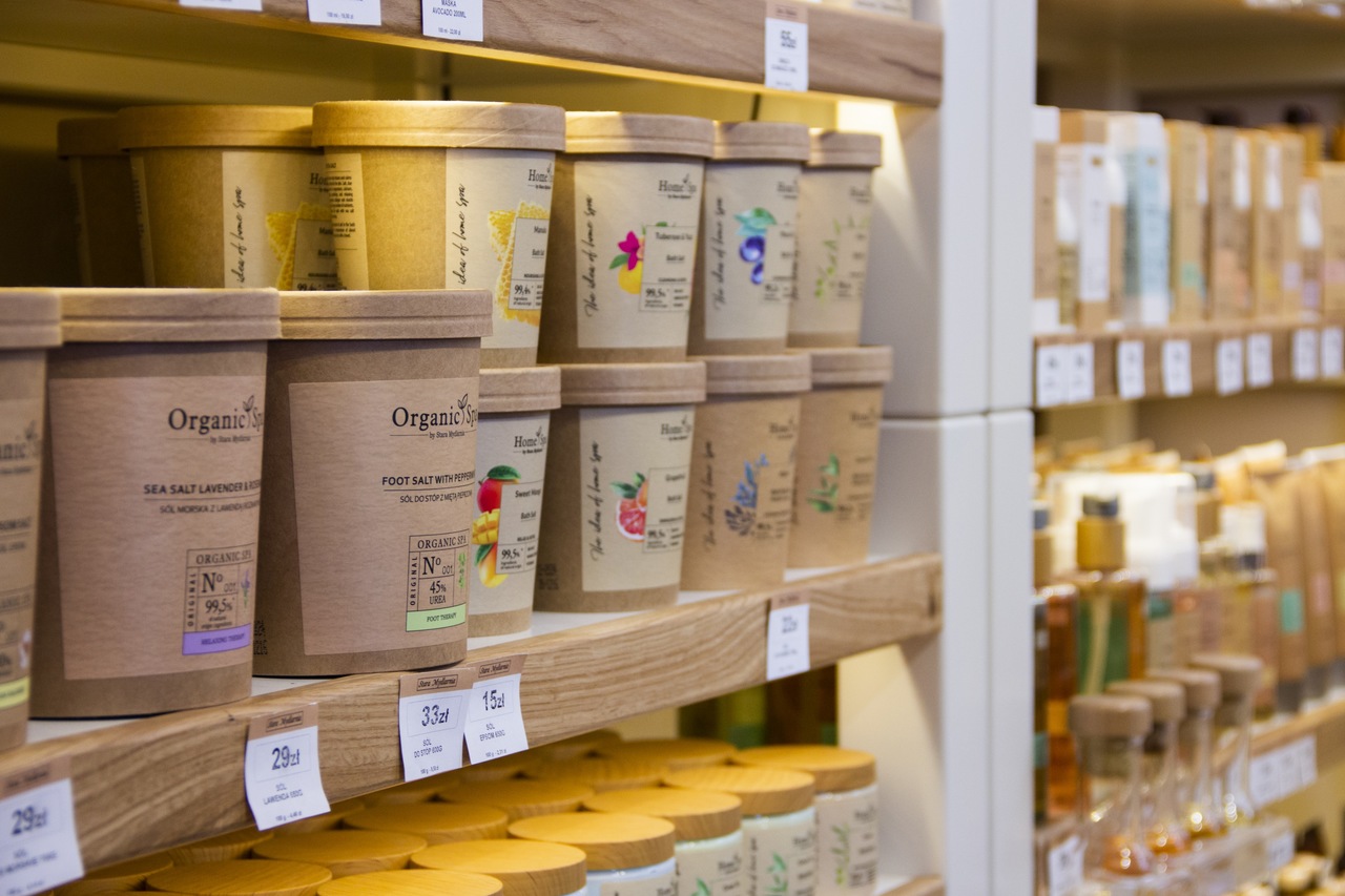 P&oacute;łki w sklepie z mydłem w pudełku