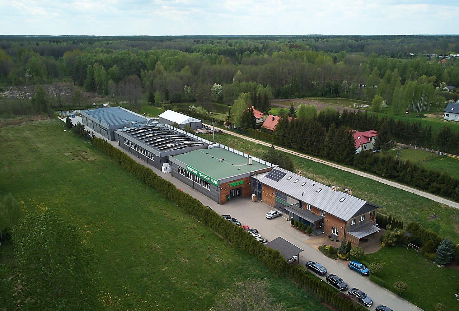 zdjęcie fabryki z lotu ptaka 