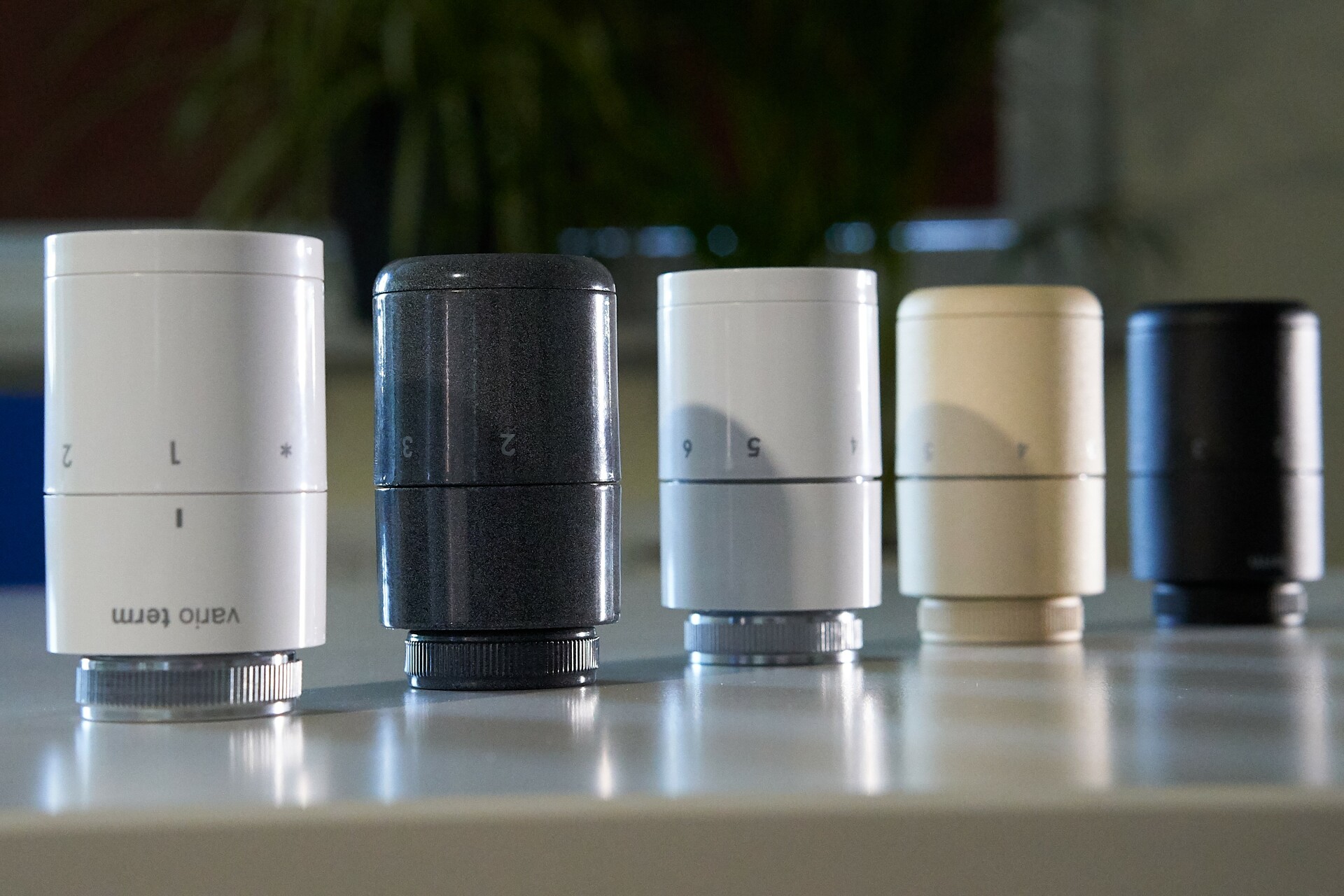 zdjęcie głowic termostatycznych